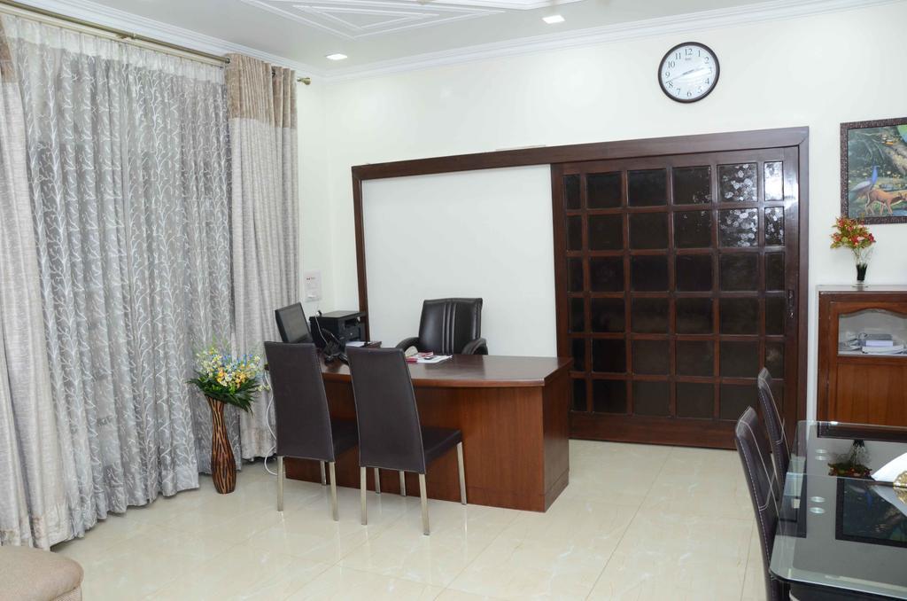 Namaste Apartments New Delhi Exterior photo